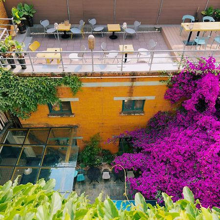 The Cloudland International Youth Hostel Close To The City Center,10 Min Walks To The Subway, Close To The Night Market, Old Street, Green Lake, English-Speaking Service, Free Activity Convenient Payment And Visa Cards Are Accepted Куньмин Экстерьер фото