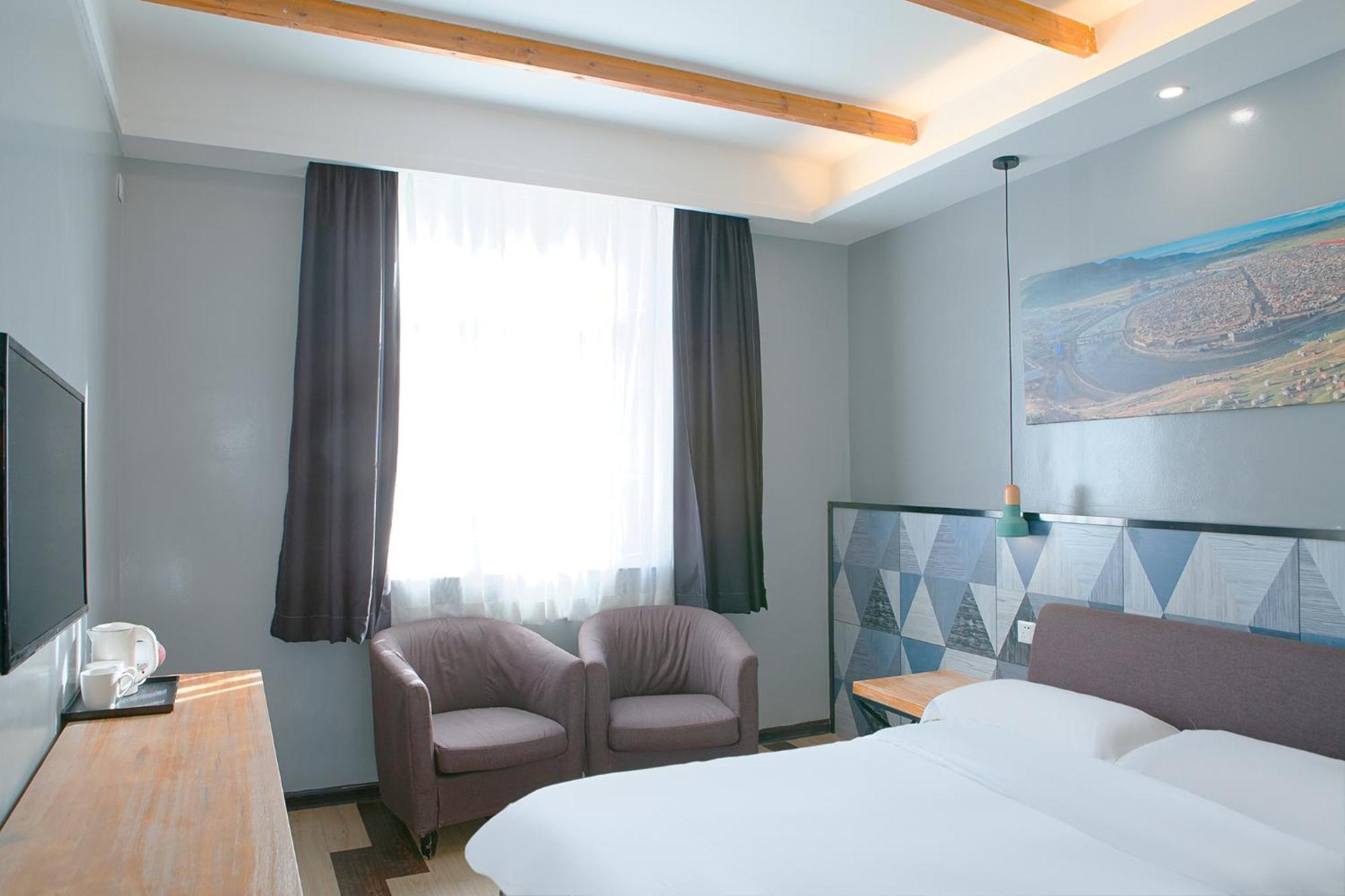 The Cloudland International Youth Hostel Close To The City Center,10 Min Walks To The Subway, Close To The Night Market, Old Street, Green Lake, English-Speaking Service, Free Activity Convenient Payment And Visa Cards Are Accepted Куньмин Экстерьер фото