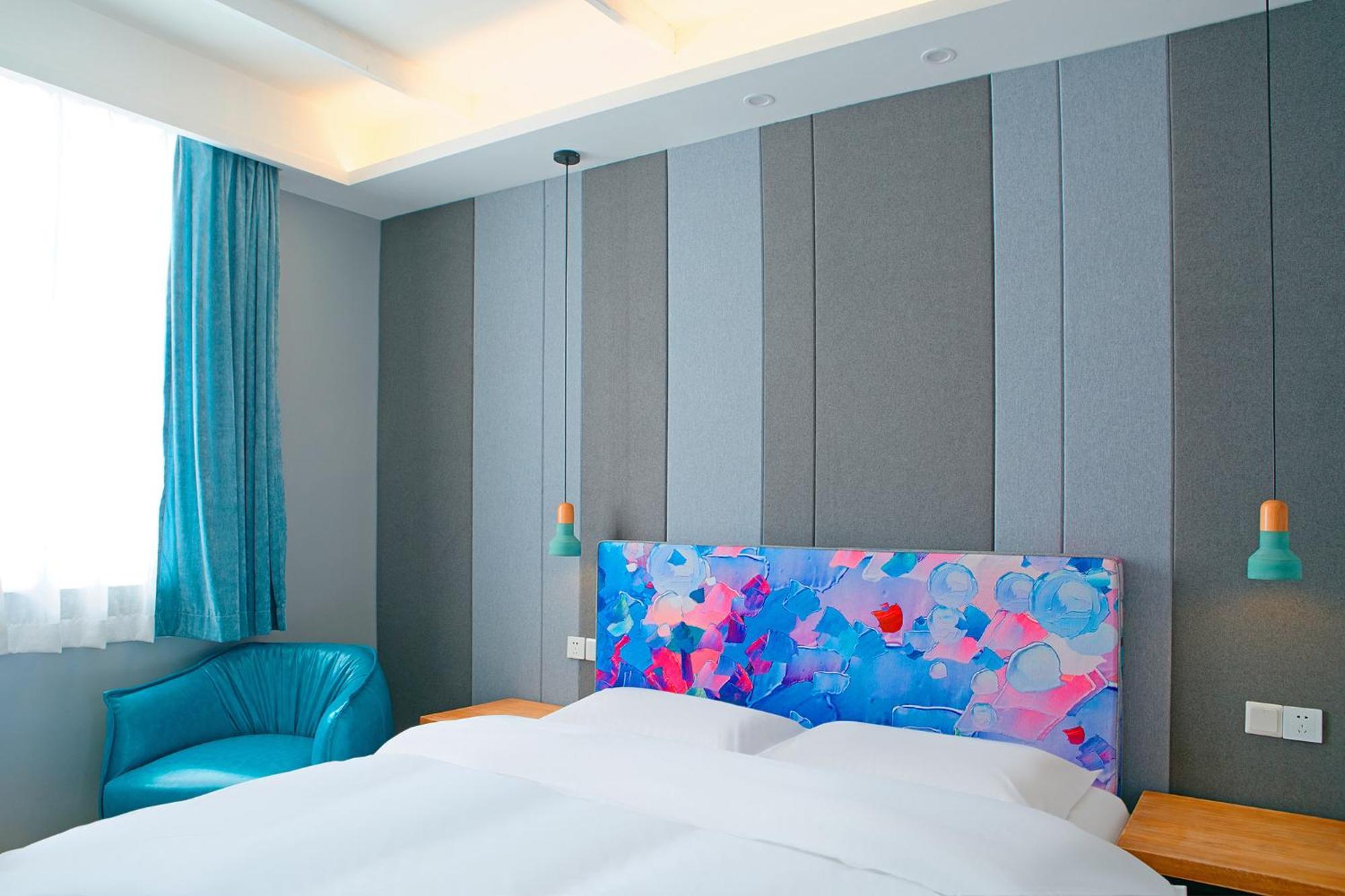 The Cloudland International Youth Hostel Close To The City Center,10 Min Walks To The Subway, Close To The Night Market, Old Street, Green Lake, English-Speaking Service, Free Activity Convenient Payment And Visa Cards Are Accepted Куньмин Экстерьер фото