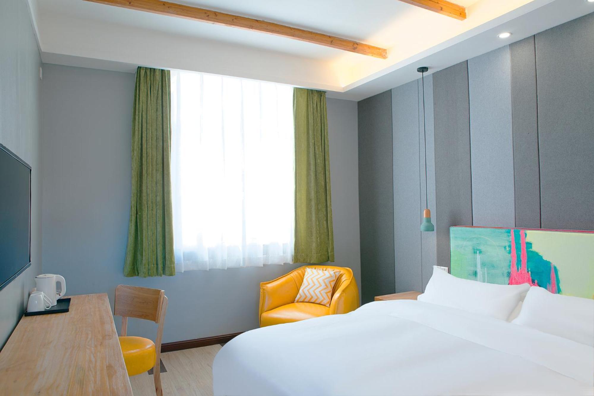 The Cloudland International Youth Hostel Close To The City Center,10 Min Walks To The Subway, Close To The Night Market, Old Street, Green Lake, English-Speaking Service, Free Activity Convenient Payment And Visa Cards Are Accepted Куньмин Экстерьер фото