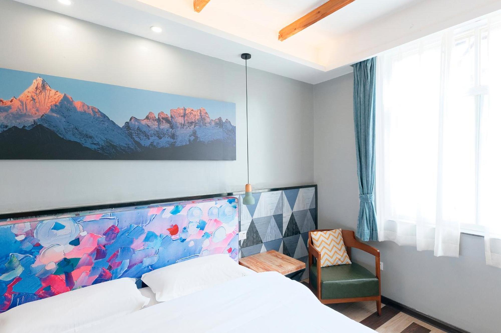 The Cloudland International Youth Hostel Close To The City Center,10 Min Walks To The Subway, Close To The Night Market, Old Street, Green Lake, English-Speaking Service, Free Activity Convenient Payment And Visa Cards Are Accepted Куньмин Экстерьер фото