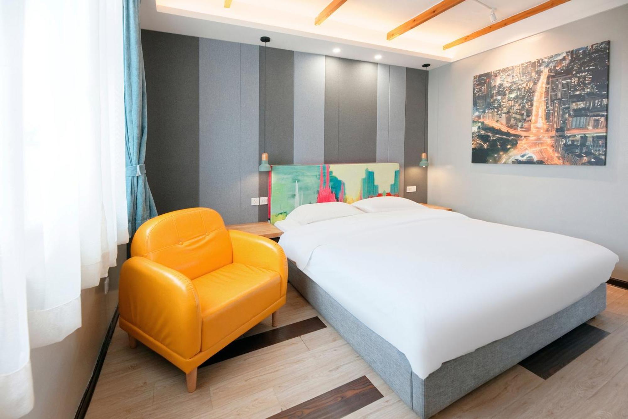 The Cloudland International Youth Hostel Close To The City Center,10 Min Walks To The Subway, Close To The Night Market, Old Street, Green Lake, English-Speaking Service, Free Activity Convenient Payment And Visa Cards Are Accepted Куньмин Экстерьер фото