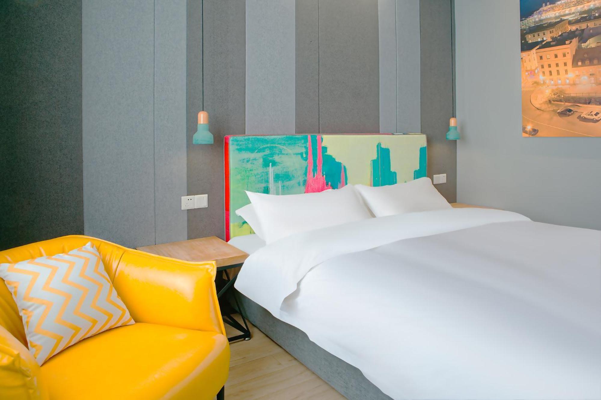 The Cloudland International Youth Hostel Close To The City Center,10 Min Walks To The Subway, Close To The Night Market, Old Street, Green Lake, English-Speaking Service, Free Activity Convenient Payment And Visa Cards Are Accepted Куньмин Экстерьер фото