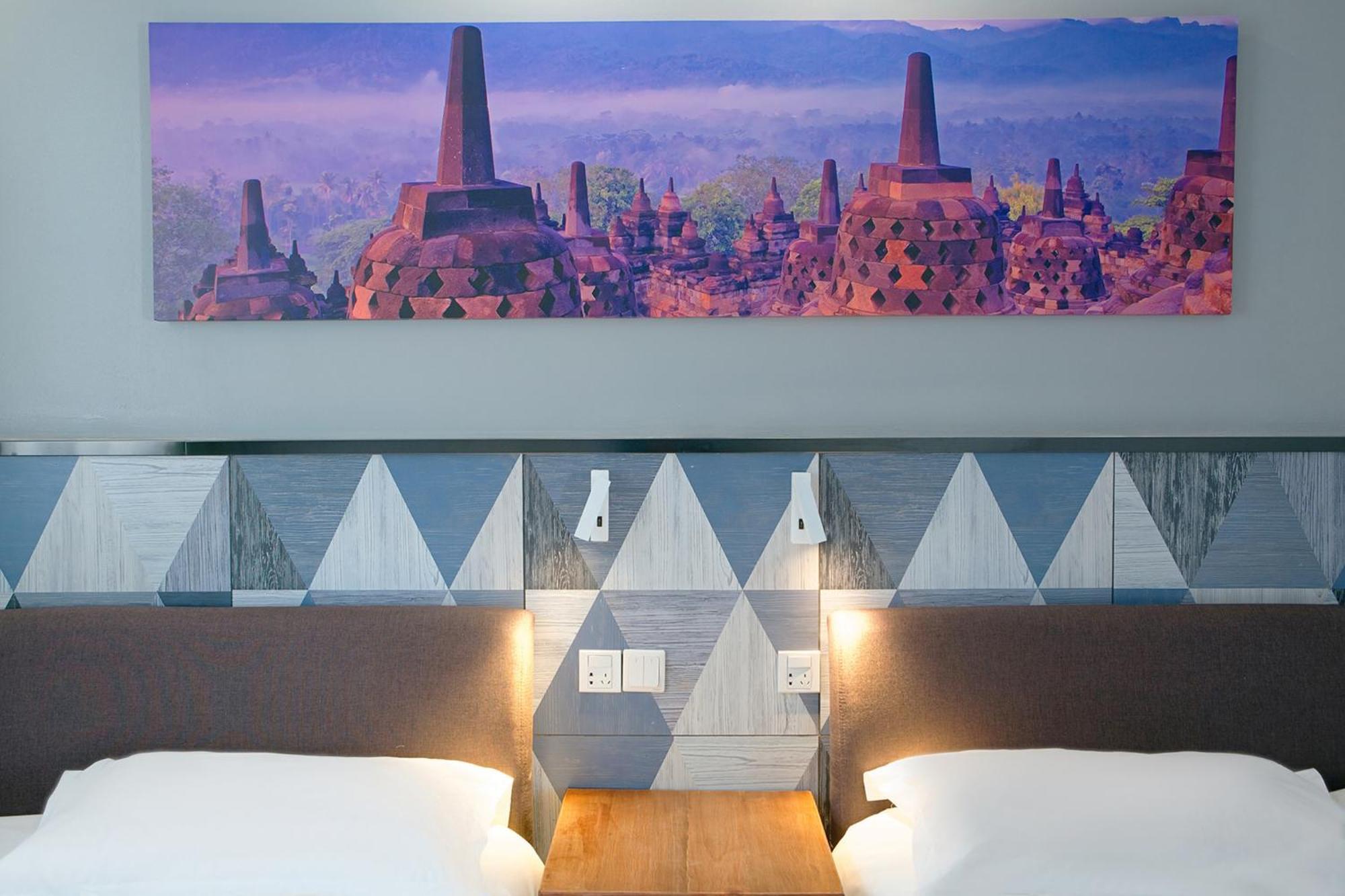 The Cloudland International Youth Hostel Close To The City Center,10 Min Walks To The Subway, Close To The Night Market, Old Street, Green Lake, English-Speaking Service, Free Activity Convenient Payment And Visa Cards Are Accepted Куньмин Экстерьер фото