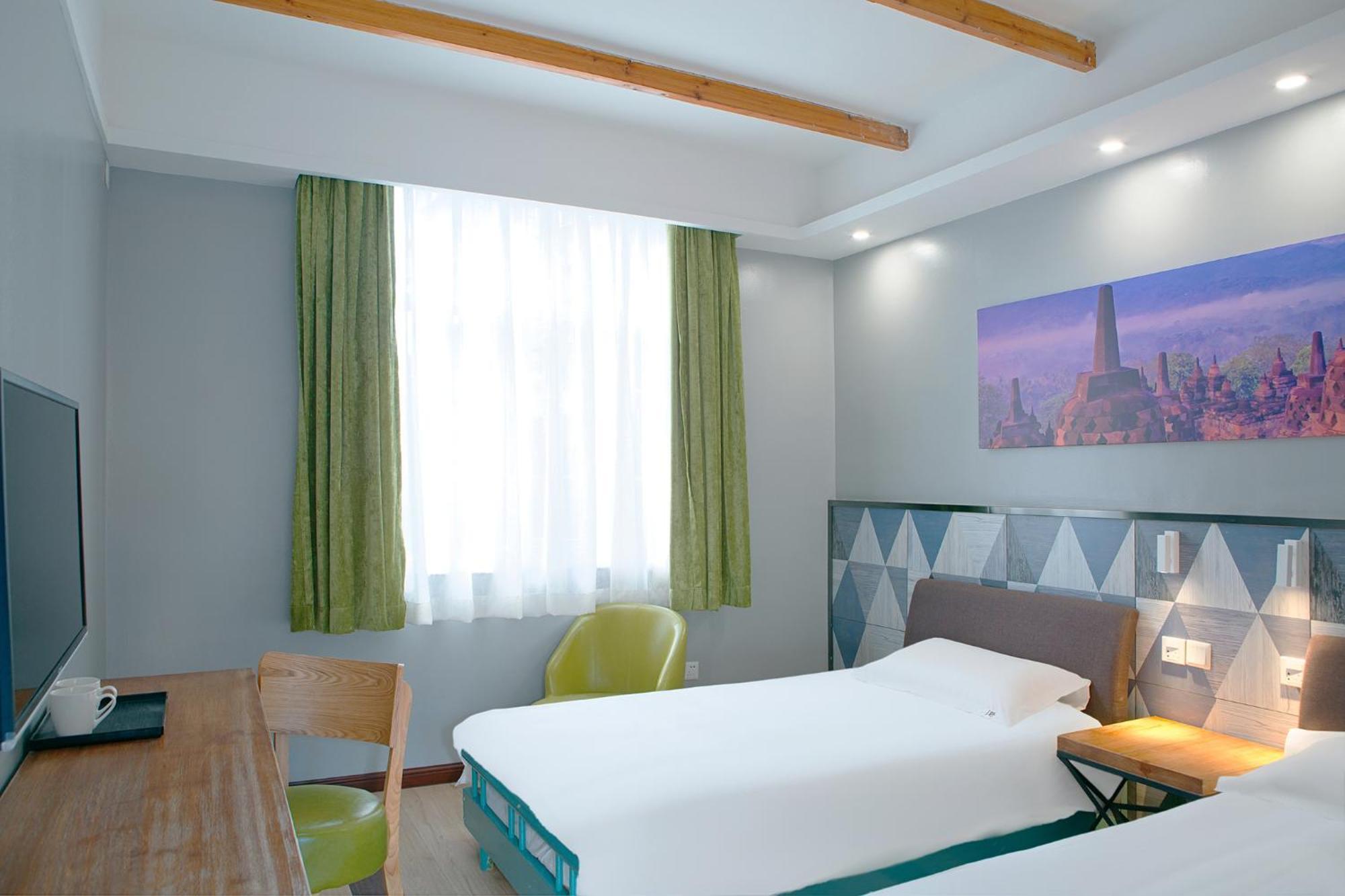 The Cloudland International Youth Hostel Close To The City Center,10 Min Walks To The Subway, Close To The Night Market, Old Street, Green Lake, English-Speaking Service, Free Activity Convenient Payment And Visa Cards Are Accepted Куньмин Экстерьер фото
