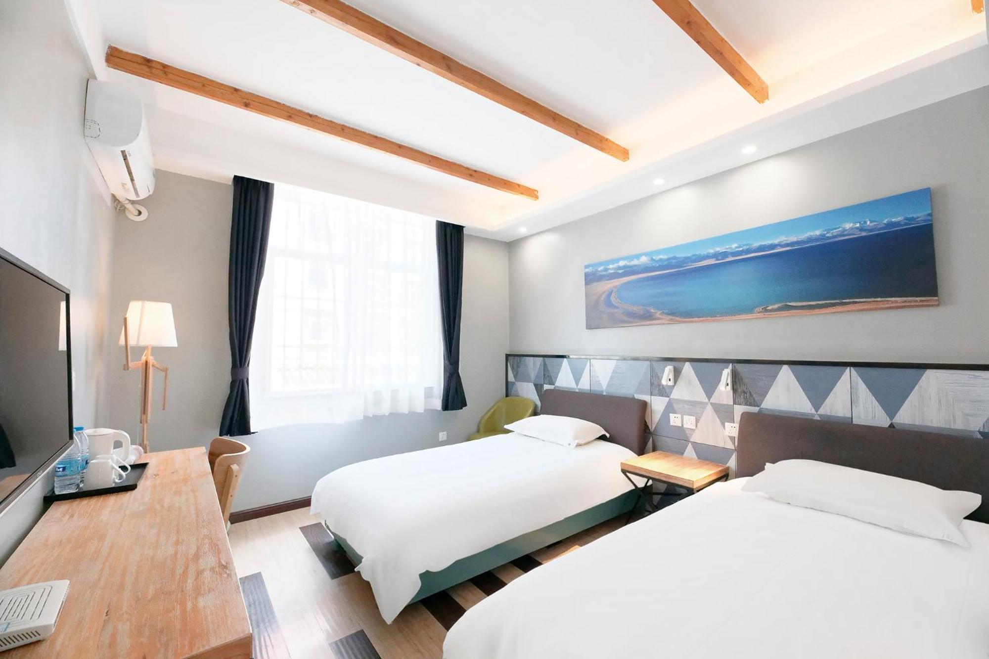 The Cloudland International Youth Hostel Close To The City Center,10 Min Walks To The Subway, Close To The Night Market, Old Street, Green Lake, English-Speaking Service, Free Activity Convenient Payment And Visa Cards Are Accepted Куньмин Экстерьер фото