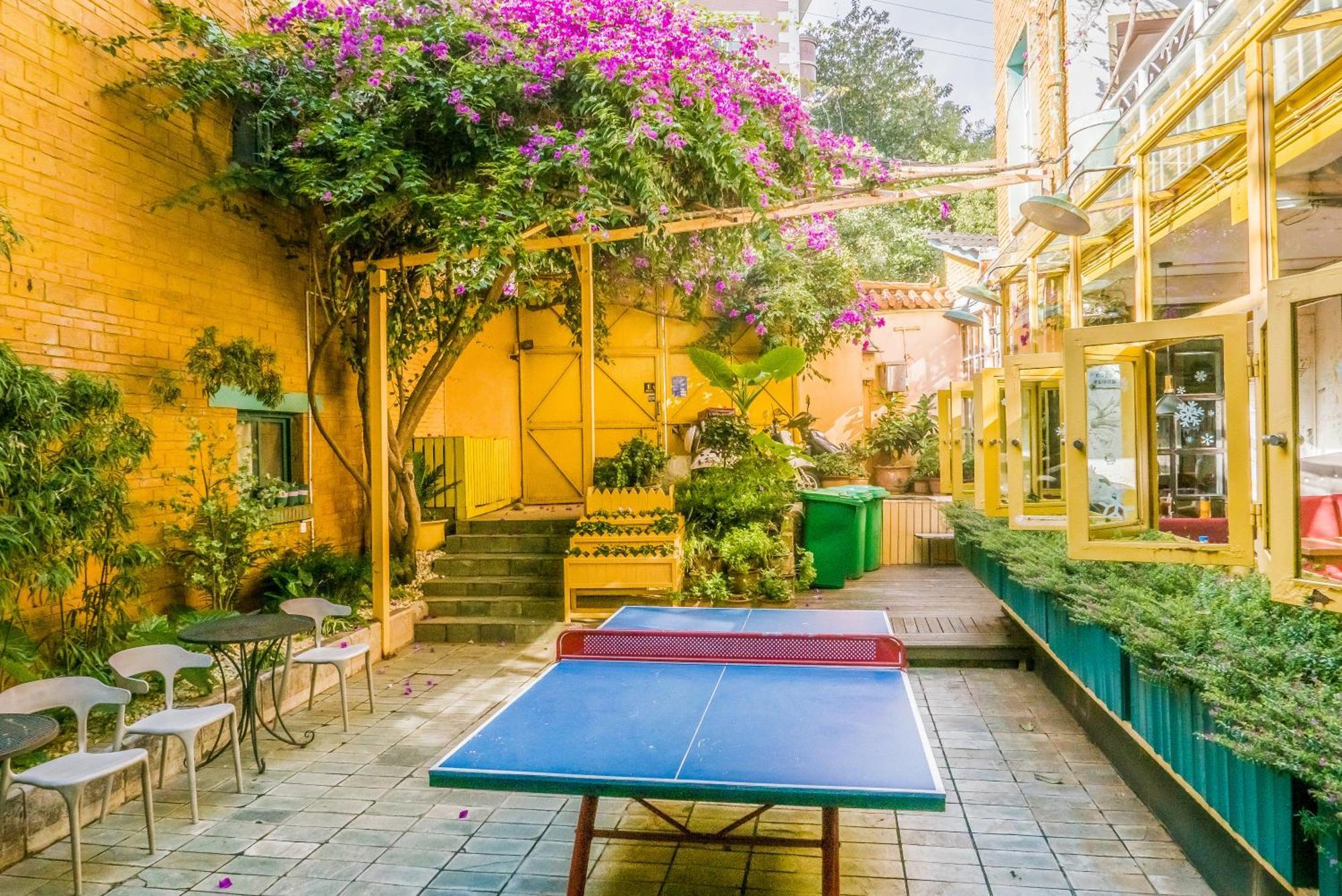 The Cloudland International Youth Hostel Close To The City Center,10 Min Walks To The Subway, Close To The Night Market, Old Street, Green Lake, English-Speaking Service, Free Activity Convenient Payment And Visa Cards Are Accepted Куньмин Экстерьер фото