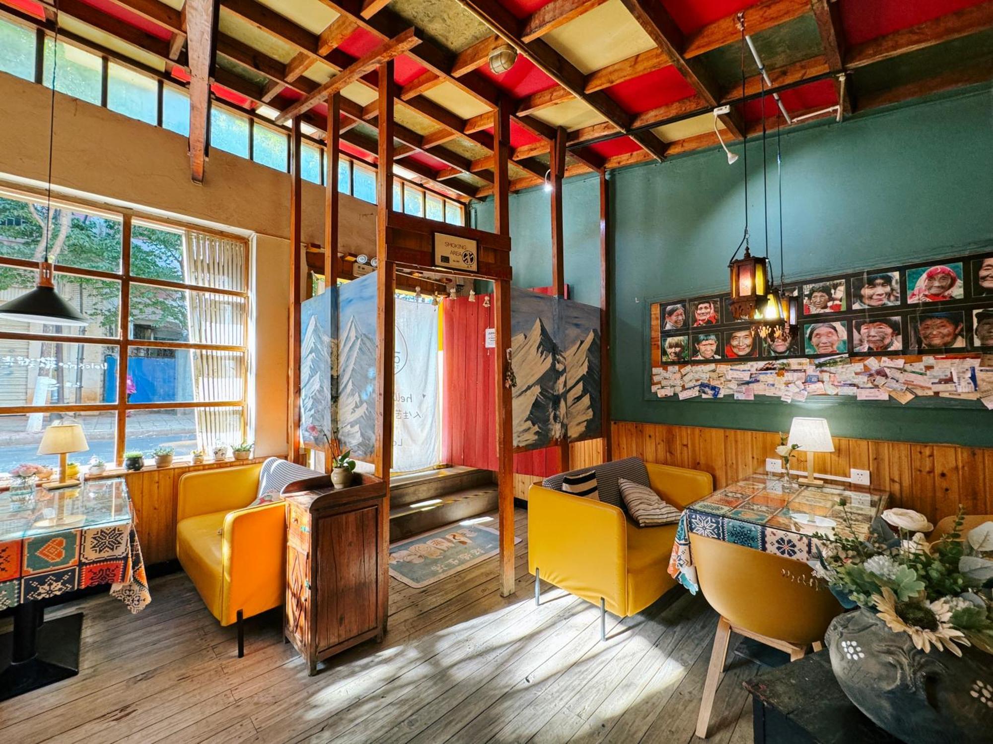 The Cloudland International Youth Hostel Close To The City Center,10 Min Walks To The Subway, Close To The Night Market, Old Street, Green Lake, English-Speaking Service, Free Activity Convenient Payment And Visa Cards Are Accepted Куньмин Экстерьер фото