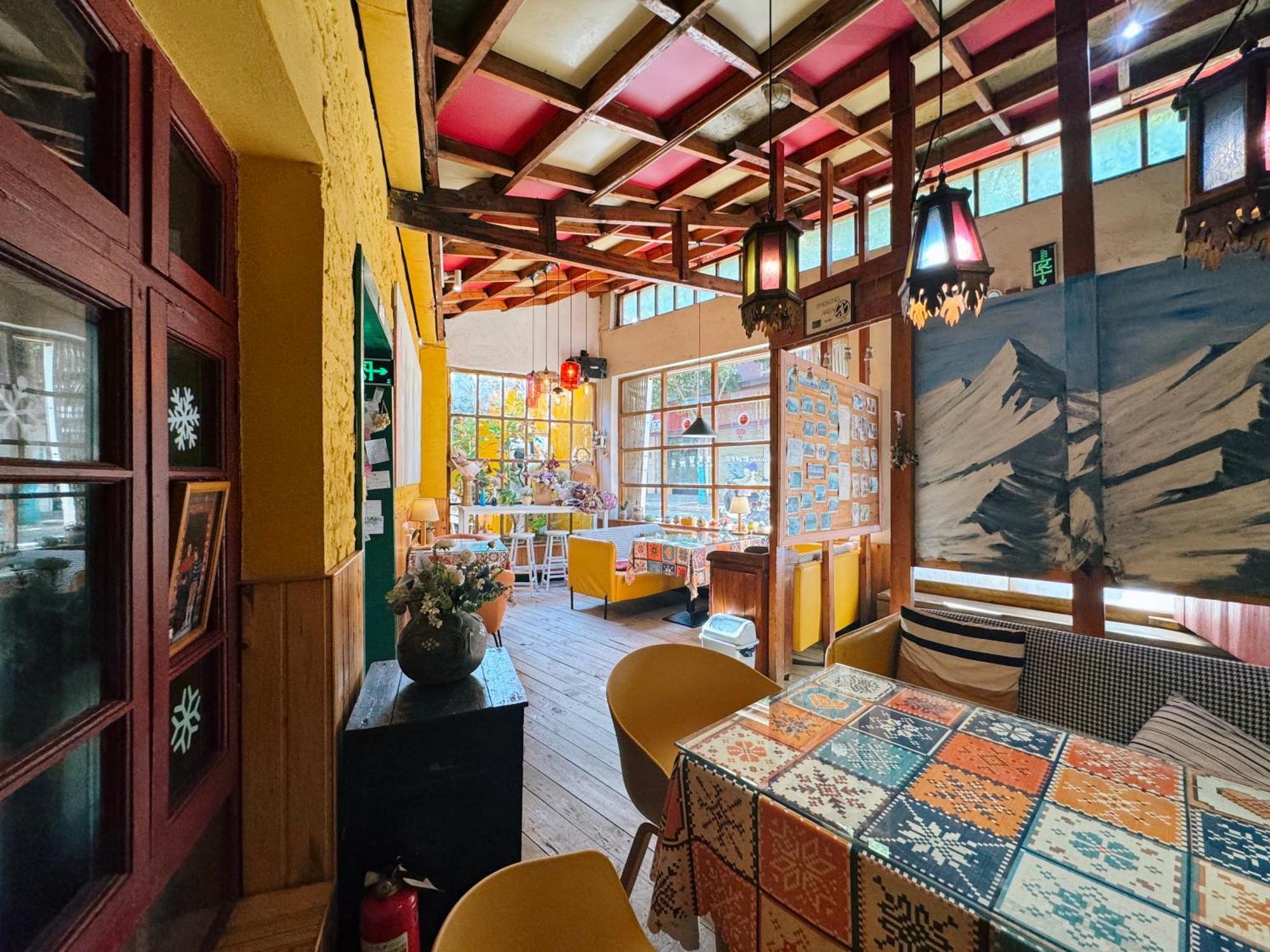The Cloudland International Youth Hostel Close To The City Center,10 Min Walks To The Subway, Close To The Night Market, Old Street, Green Lake, English-Speaking Service, Free Activity Convenient Payment And Visa Cards Are Accepted Куньмин Экстерьер фото