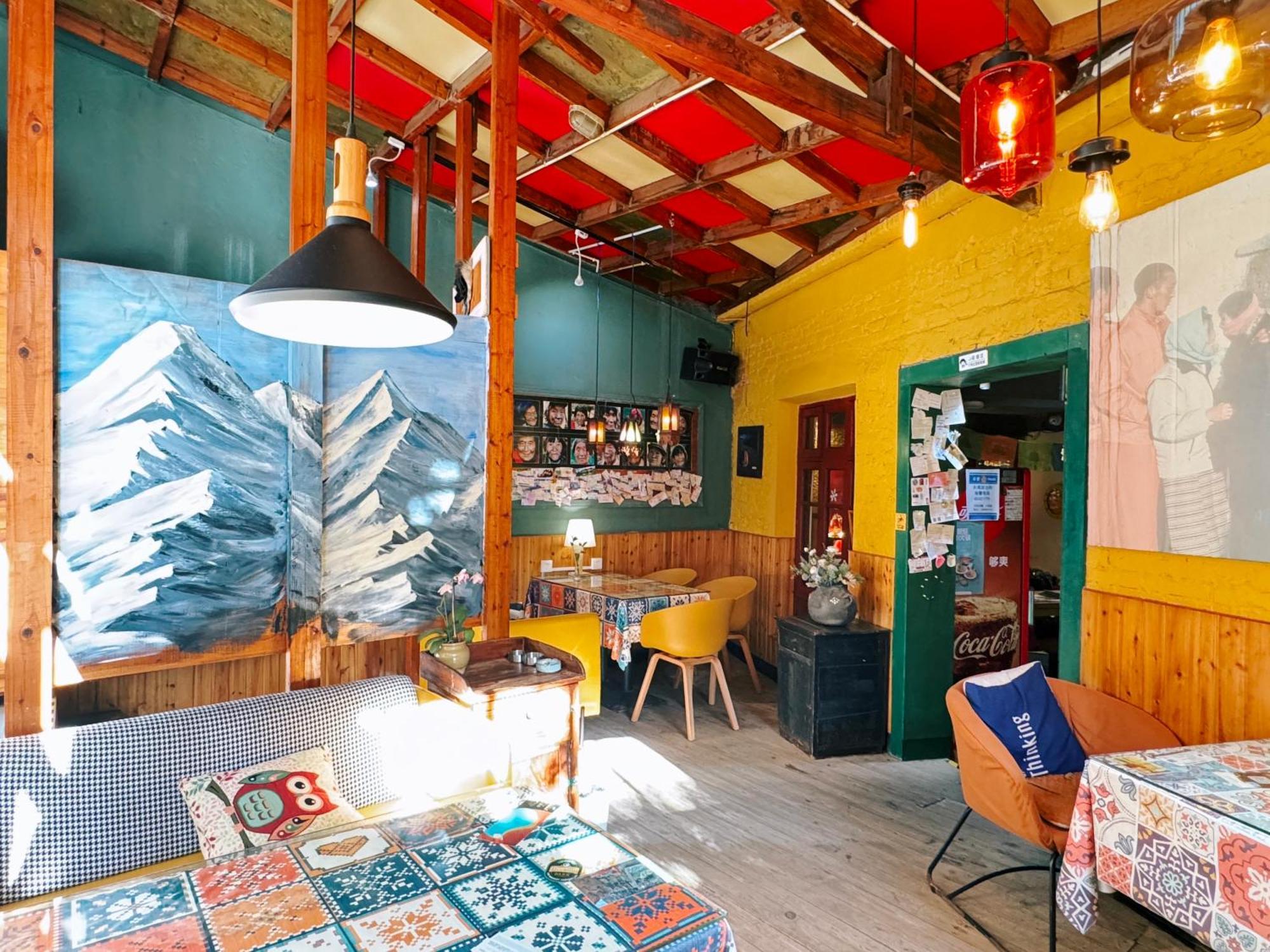 The Cloudland International Youth Hostel Close To The City Center,10 Min Walks To The Subway, Close To The Night Market, Old Street, Green Lake, English-Speaking Service, Free Activity Convenient Payment And Visa Cards Are Accepted Куньмин Экстерьер фото