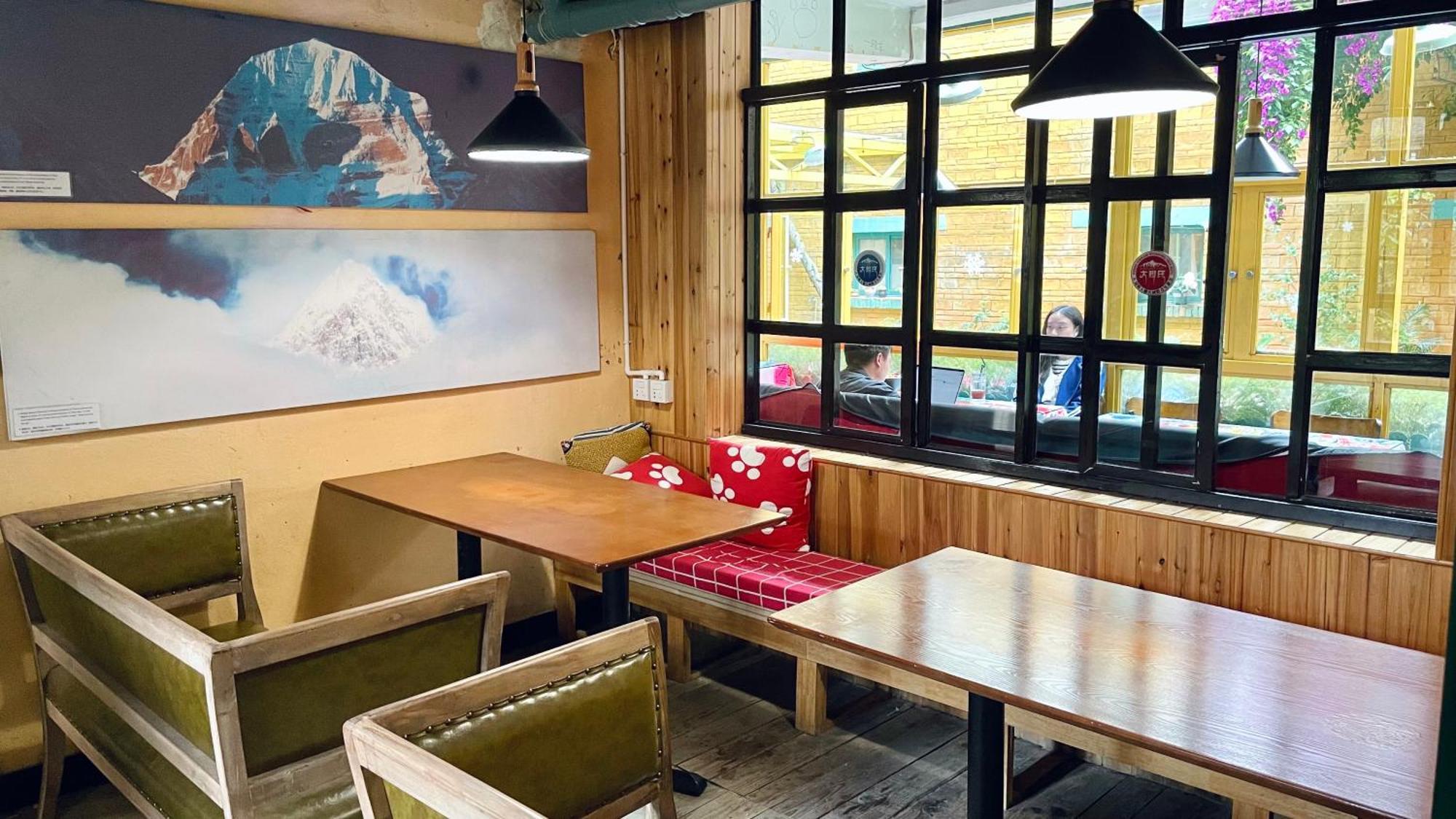 The Cloudland International Youth Hostel Close To The City Center,10 Min Walks To The Subway, Close To The Night Market, Old Street, Green Lake, English-Speaking Service, Free Activity Convenient Payment And Visa Cards Are Accepted Куньмин Экстерьер фото