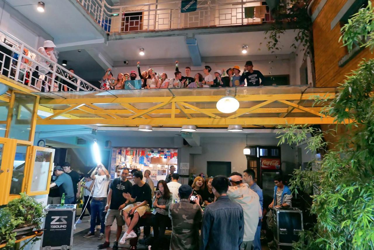 The Cloudland International Youth Hostel Close To The City Center,10 Min Walks To The Subway, Close To The Night Market, Old Street, Green Lake, English-Speaking Service, Free Activity Convenient Payment And Visa Cards Are Accepted Куньмин Экстерьер фото