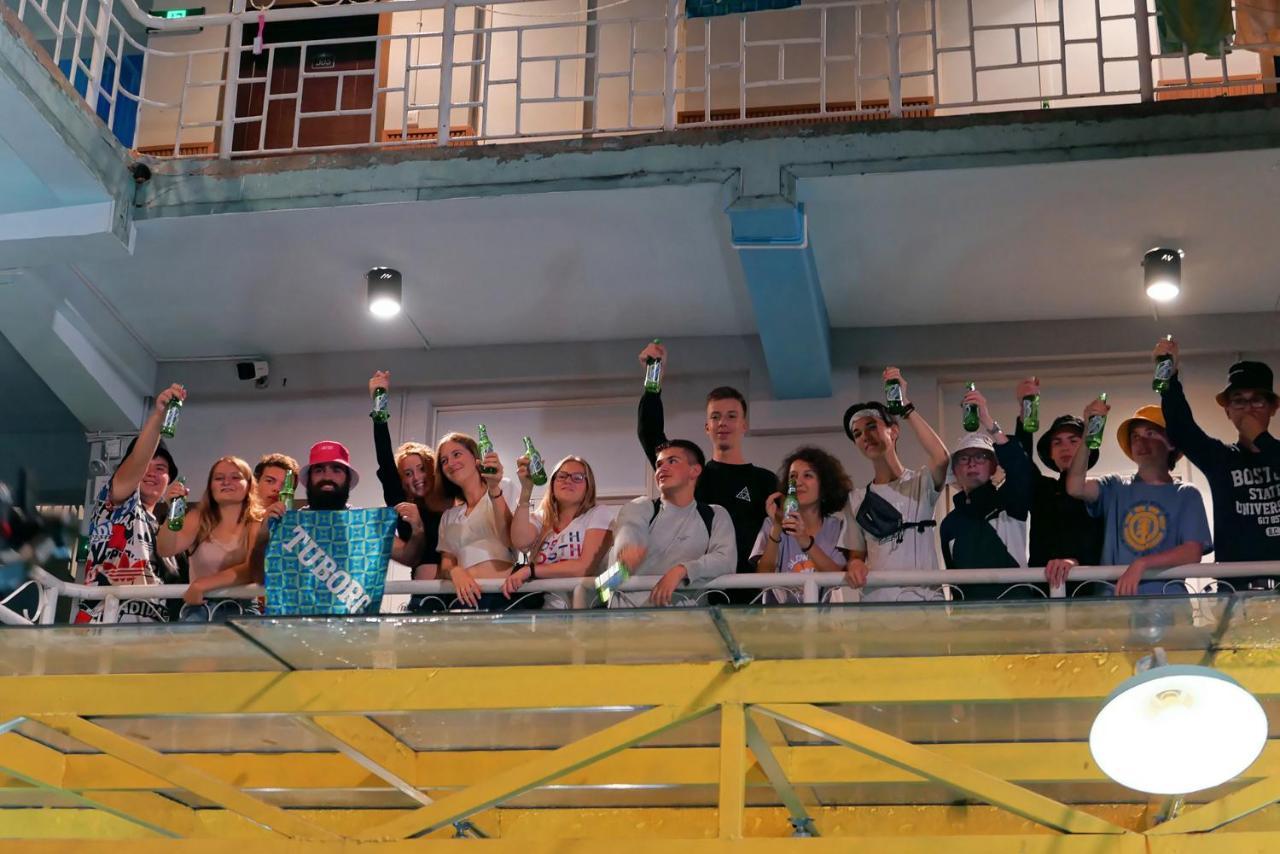 The Cloudland International Youth Hostel Close To The City Center,10 Min Walks To The Subway, Close To The Night Market, Old Street, Green Lake, English-Speaking Service, Free Activity Convenient Payment And Visa Cards Are Accepted Куньмин Экстерьер фото